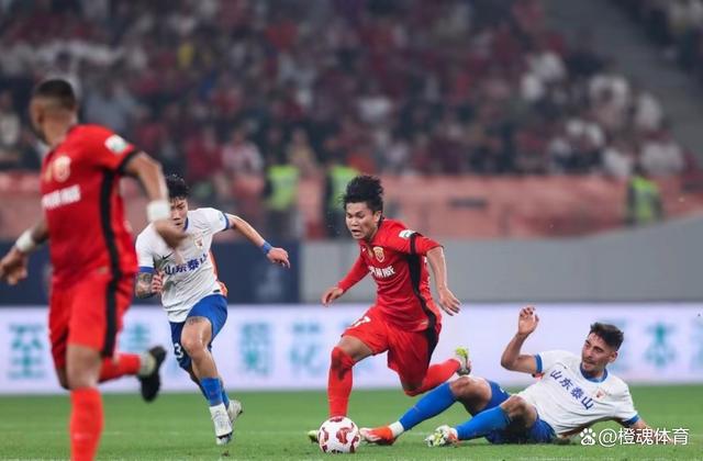 中超-莱昂纳多传射十人海港3-1客胜河南